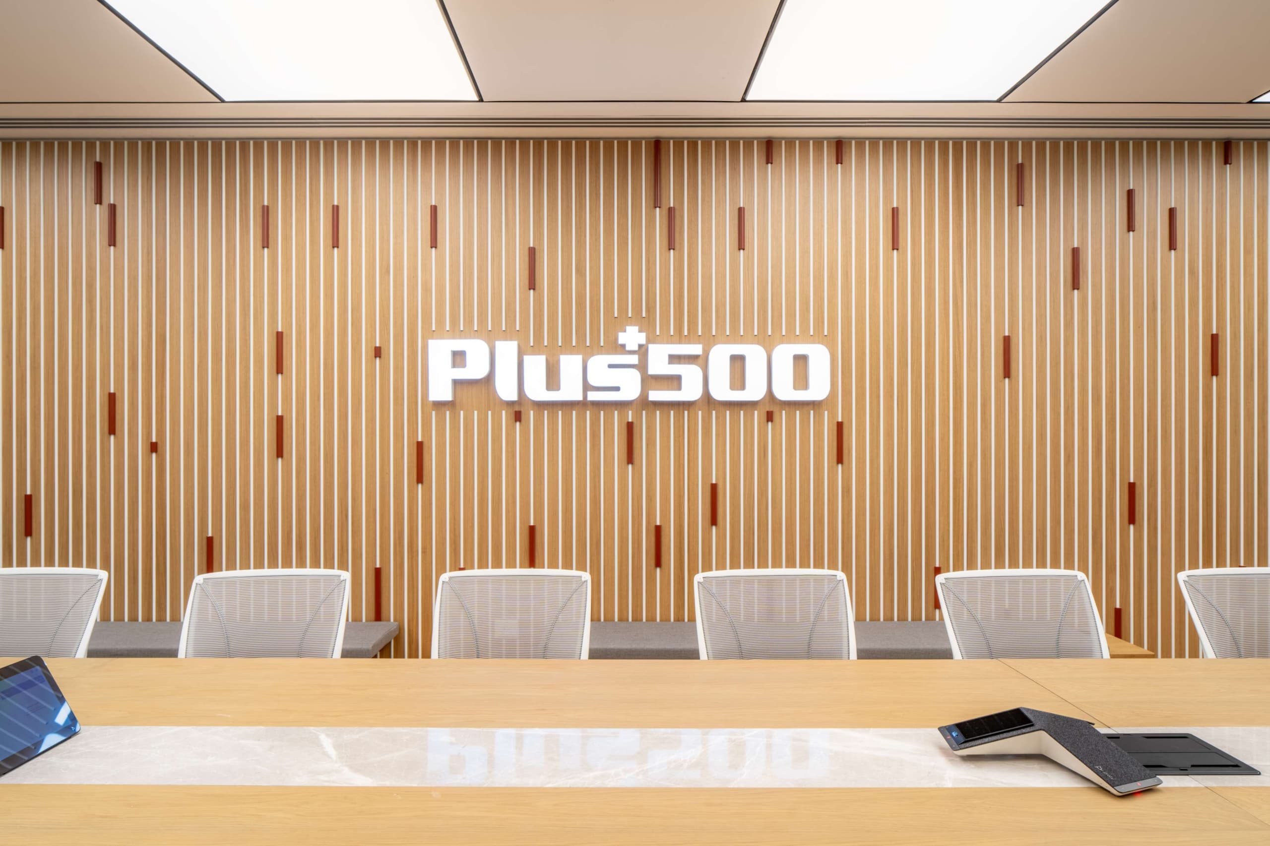 Plus500