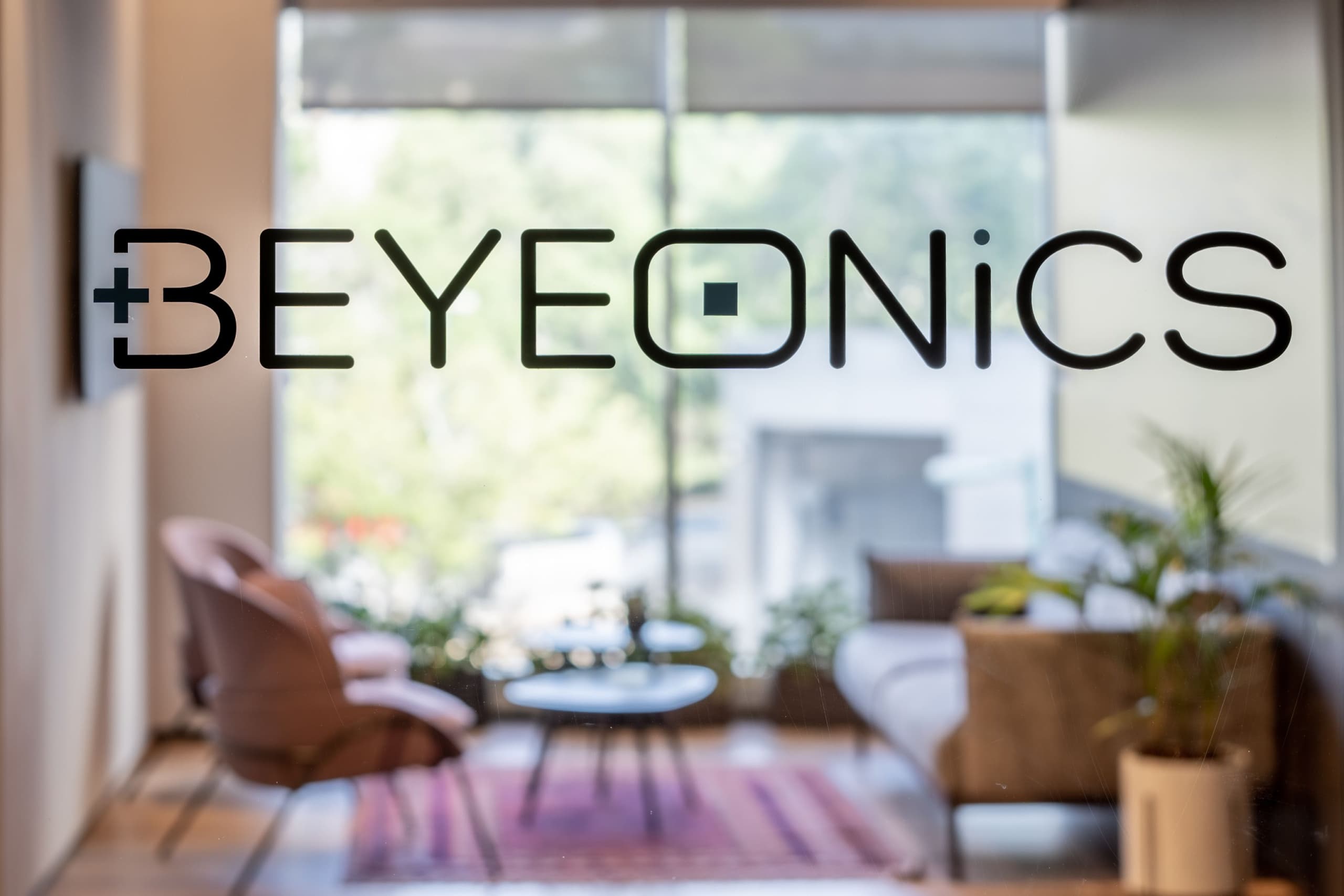 Beyeonics